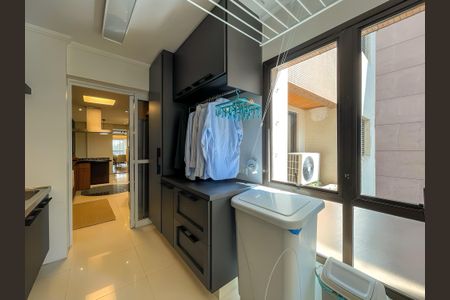 Apartamento à venda com 168m², 4 quartos e 3 vagas Apartamento à venda com 168m², 4 quartos e 3 vagasÁrea de Serviço