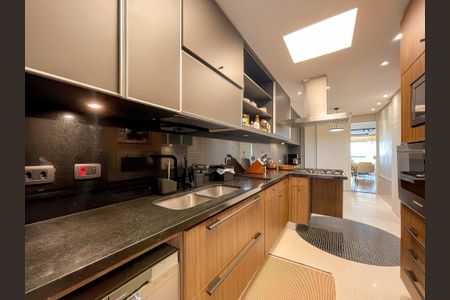 Apartamento à venda com 168m², 4 quartos e 3 vagas Apartamento à venda com 168m², 4 quartos e 3 vagasCozinha