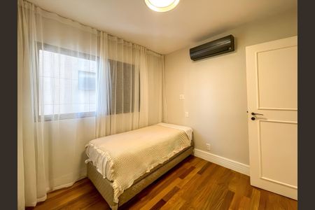Apartamento à venda com 168m², 4 quartos e 3 vagas Apartamento à venda com 168m², 4 quartos e 3 vagasQuarto