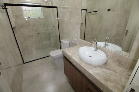 Banheiro de casa para alugar com 3 quartos, 100m² em Bosque dos Eucaliptos, São José dos Campos