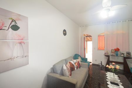 Casa à venda com 213m², 2 quartos e 3 vagas Casa à venda com 213m², 2 quartos e 3 vagasSala