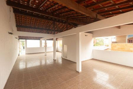 Casa à venda com 213m², 2 quartos e 3 vagas Casa à venda com 213m², 2 quartos e 3 vagasTerraço