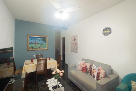 Casa à venda com 213m², 2 quartos e 3 vagas Casa à venda com 213m², 2 quartos e 3 vagasSala