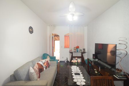 Casa à venda com 213m², 2 quartos e 3 vagas Casa à venda com 213m², 2 quartos e 3 vagasSala