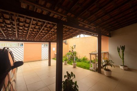 Casa à venda com 213m², 2 quartos e 3 vagas Casa à venda com 213m², 2 quartos e 3 vagasQuintal
