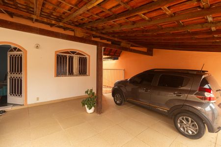 Casa à venda com 213m², 2 quartos e 3 vagas Casa à venda com 213m², 2 quartos e 3 vagasGaragem