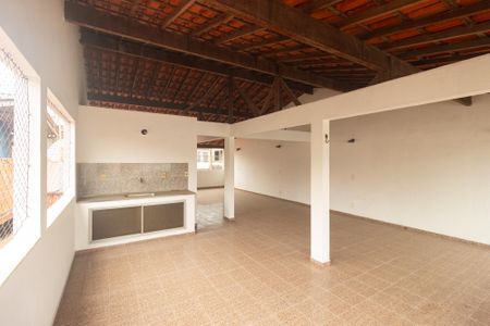 Casa à venda com 213m², 2 quartos e 3 vagas Casa à venda com 213m², 2 quartos e 3 vagasTerraço
