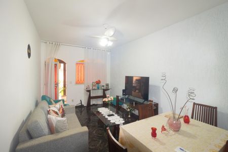 Casa à venda com 213m², 2 quartos e 3 vagas Casa à venda com 213m², 2 quartos e 3 vagasSala