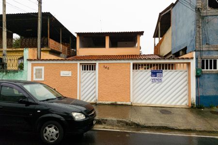 Casa à venda com 213m², 2 quartos e 3 vagas Casa à venda com 213m², 2 quartos e 3 vagasFachada