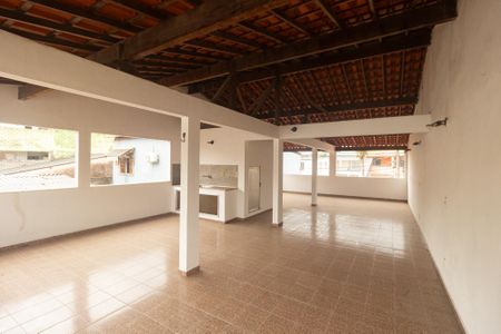 Casa à venda com 213m², 2 quartos e 3 vagas Casa à venda com 213m², 2 quartos e 3 vagasTerraço