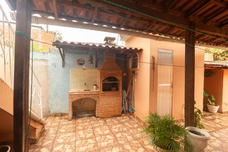Casa à venda com 213m², 2 quartos e 3 vagas Casa à venda com 213m², 2 quartos e 3 vagasChurrasqueira