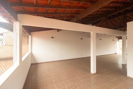 Casa à venda com 213m², 2 quartos e 3 vagas Casa à venda com 213m², 2 quartos e 3 vagasTerraço