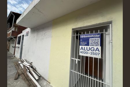 Casa para alugar com 40m², 1 quarto e 1 vaga Casa para alugar com 40m², 1 quarto e 1 vagaFachada