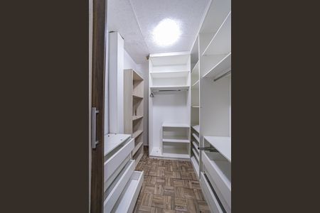 Casa para alugar com 239m², 3 quartos e 2 vagas Casa para alugar com 239m², 3 quartos e 2 vagasCloset