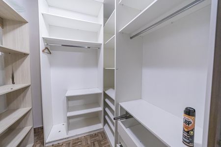 Casa para alugar com 239m², 3 quartos e 2 vagas Casa para alugar com 239m², 3 quartos e 2 vagasCloset