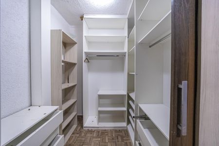 Casa para alugar com 239m², 3 quartos e 2 vagas Casa para alugar com 239m², 3 quartos e 2 vagasCloset
