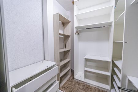 Casa para alugar com 239m², 3 quartos e 2 vagas Casa para alugar com 239m², 3 quartos e 2 vagasCloset