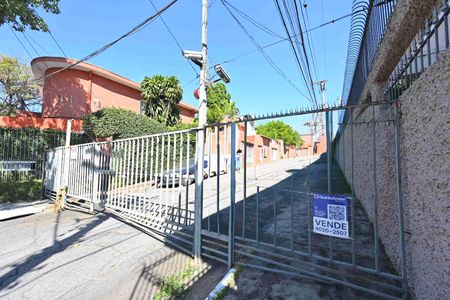 Casa de condomínio à venda com 170m², 2 quartos e 2 vagas Casa de condomínio à venda com 170m², 2 quartos e 2 vagasFachada