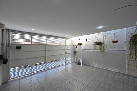 Casa de condomínio à venda com 170m², 2 quartos e 2 vagas Casa de condomínio à venda com 170m², 2 quartos e 2 vagasGaragem
