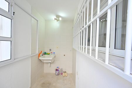 Casa de condomínio à venda com 170m², 2 quartos e 2 vagas Casa de condomínio à venda com 170m², 2 quartos e 2 vagasLavanderia