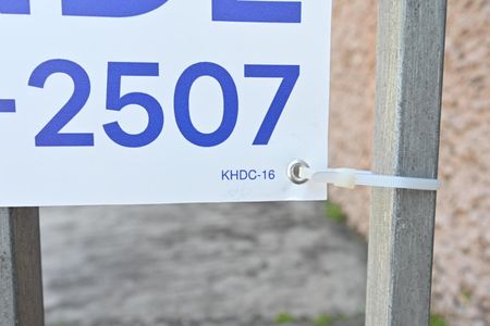 Casa de condomínio à venda com 170m², 2 quartos e 2 vagas Casa de condomínio à venda com 170m², 2 quartos e 2 vagasPlaquinha Vende Instalada Cód: KHDC-16