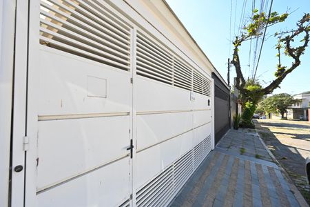 Casa de condomínio à venda com 170m², 2 quartos e 2 vagas Casa de condomínio à venda com 170m², 2 quartos e 2 vagasFachada