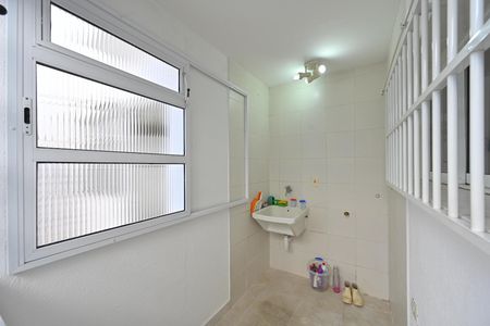 Casa de condomínio à venda com 170m², 2 quartos e 2 vagas Casa de condomínio à venda com 170m², 2 quartos e 2 vagasLavanderia