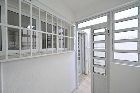 Casa de condomínio à venda com 170m², 2 quartos e 2 vagas Casa de condomínio à venda com 170m², 2 quartos e 2 vagasLavanderia