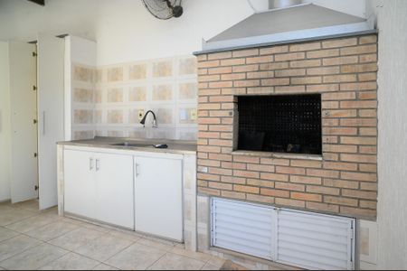 Casa à venda com 220m², 3 quartos e 2 vagas Casa à venda com 220m², 3 quartos e 2 vagasChurrasqueira