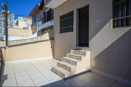Casa à venda com 220m², 3 quartos e 2 vagas Casa à venda com 220m², 3 quartos e 2 vagasVaranda