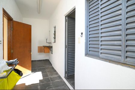 Casa à venda com 220m², 3 quartos e 2 vagas Casa à venda com 220m², 3 quartos e 2 vagasEdícula