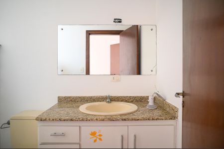Casa à venda com 220m², 3 quartos e 2 vagas Casa à venda com 220m², 3 quartos e 2 vagasBanheiro Quarto 3 - Suite