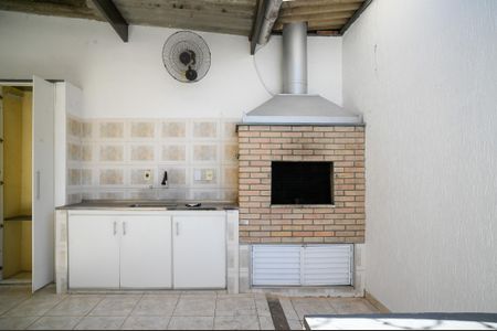 Casa à venda com 220m², 3 quartos e 2 vagas Casa à venda com 220m², 3 quartos e 2 vagasChurrasqueira