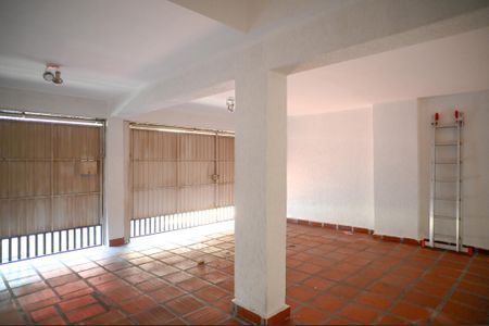Casa à venda com 220m², 3 quartos e 2 vagas Casa à venda com 220m², 3 quartos e 2 vagasGaragem