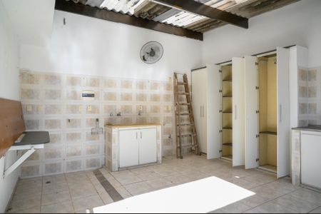 Casa à venda com 220m², 3 quartos e 2 vagas Casa à venda com 220m², 3 quartos e 2 vagasÁrea de Serviço