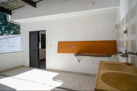 Casa à venda com 220m², 3 quartos e 2 vagas Casa à venda com 220m², 3 quartos e 2 vagasÁrea de Serviço