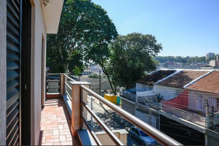 Casa à venda com 220m², 3 quartos e 2 vagas Casa à venda com 220m², 3 quartos e 2 vagasVaranda - Quartos 1 e 2