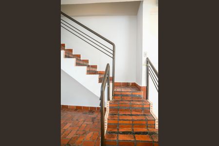 Casa à venda com 220m², 3 quartos e 2 vagas Casa à venda com 220m², 3 quartos e 2 vagasEscada