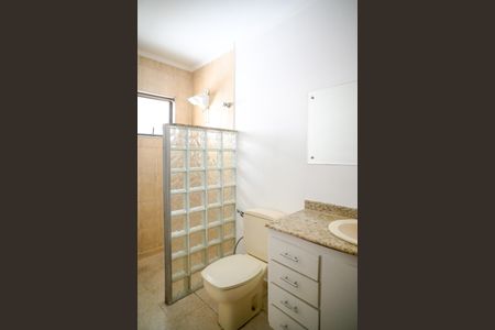 Casa à venda com 220m², 3 quartos e 2 vagas Casa à venda com 220m², 3 quartos e 2 vagasBanheiro Social