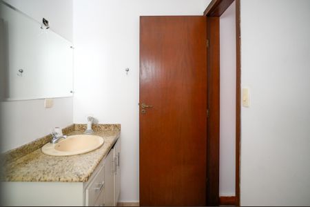 Casa à venda com 220m², 3 quartos e 2 vagas Casa à venda com 220m², 3 quartos e 2 vagasBanheiro Social
