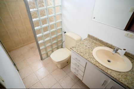 Casa à venda com 220m², 3 quartos e 2 vagas Casa à venda com 220m², 3 quartos e 2 vagasBanheiro Social