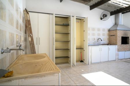 Casa à venda com 220m², 3 quartos e 2 vagas Casa à venda com 220m², 3 quartos e 2 vagasÁrea de Serviço