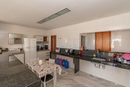 Casa à venda com 460m², 3 quartos e 2 vagas Casa à venda com 460m², 3 quartos e 2 vagasCozinha