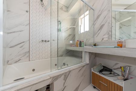 Casa à venda com 460m², 3 quartos e 2 vagas Casa à venda com 460m², 3 quartos e 2 vagasBanheiro da Suíte 1