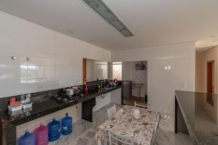 Casa à venda com 460m², 3 quartos e 2 vagas Casa à venda com 460m², 3 quartos e 2 vagasCozinha