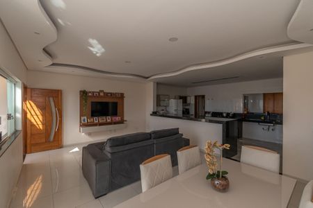 Casa à venda com 460m², 3 quartos e 2 vagas Casa à venda com 460m², 3 quartos e 2 vagasSala de Estar/Jantar