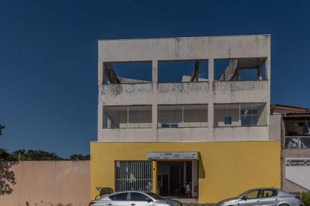 Casa à venda com 460m², 3 quartos e 2 vagas Casa à venda com 460m², 3 quartos e 2 vagasFachada