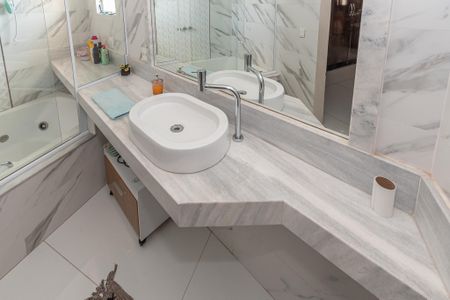 Casa à venda com 460m², 3 quartos e 2 vagas Casa à venda com 460m², 3 quartos e 2 vagasBanheiro da Suíte 1