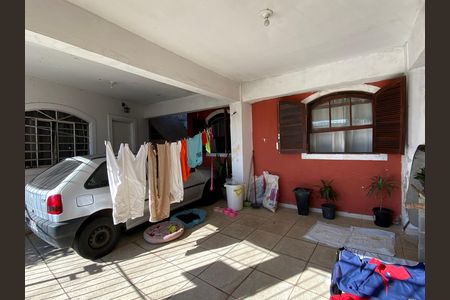 Casa à venda com 142m², 1 quarto e 2 vagas Casa à venda com 142m², 1 quarto e 2 vagasGaragem