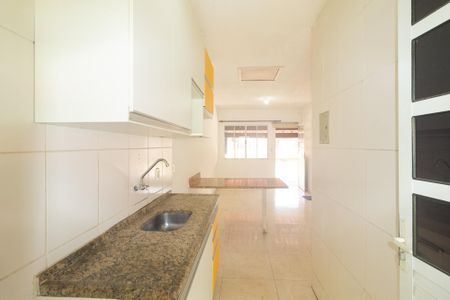 Casa para alugar com 80m², 2 quartos e 2 vagas Casa para alugar com 80m², 2 quartos e 2 vagasCozinha